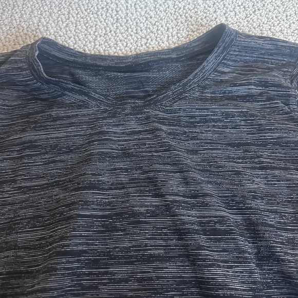Lululemon Gray Athletic Long Sleeve Top Size 6 - Picture 2 of 5